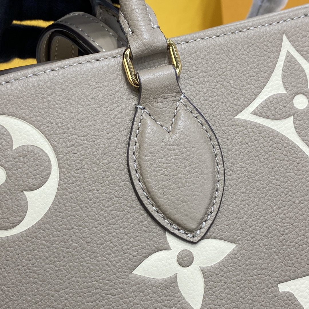 Louis Vuitton ONTHEGO MM Monogram Handbag M45494 Dove/Cream